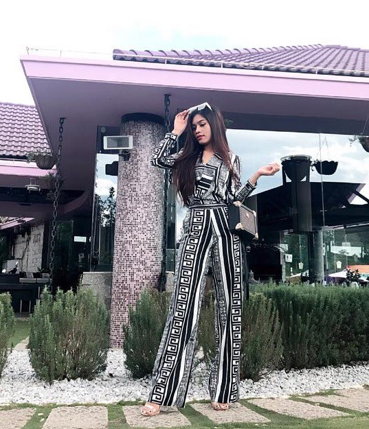 Loạt ảnh đời thường hút mắt của nhóm thiếu nữ Ê Đê bê tráp đang cực hot